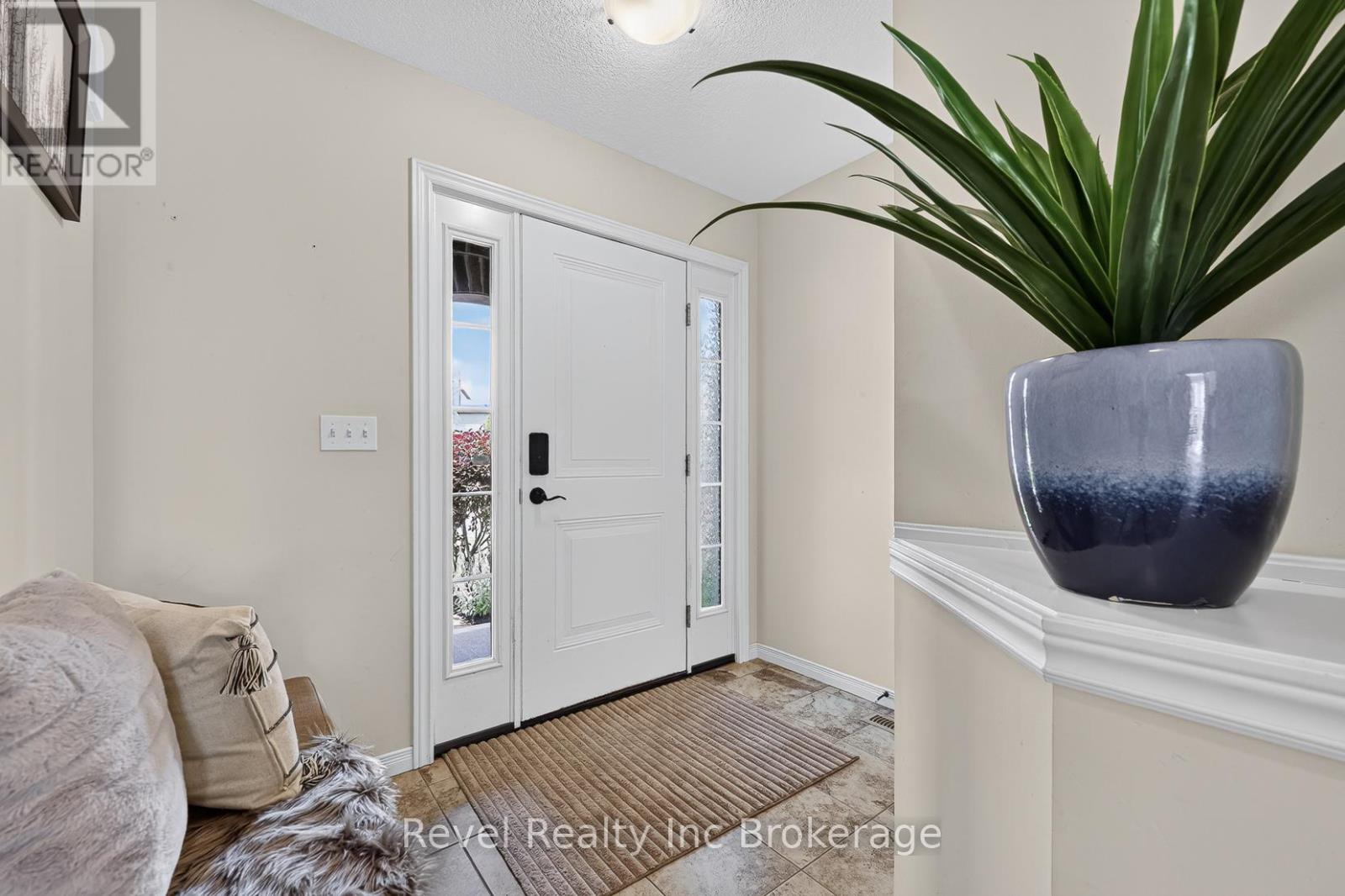 718 Frontenac Crescent, Woodstock, Ontario  N4V 0B1 - Photo 5 - X13505876
