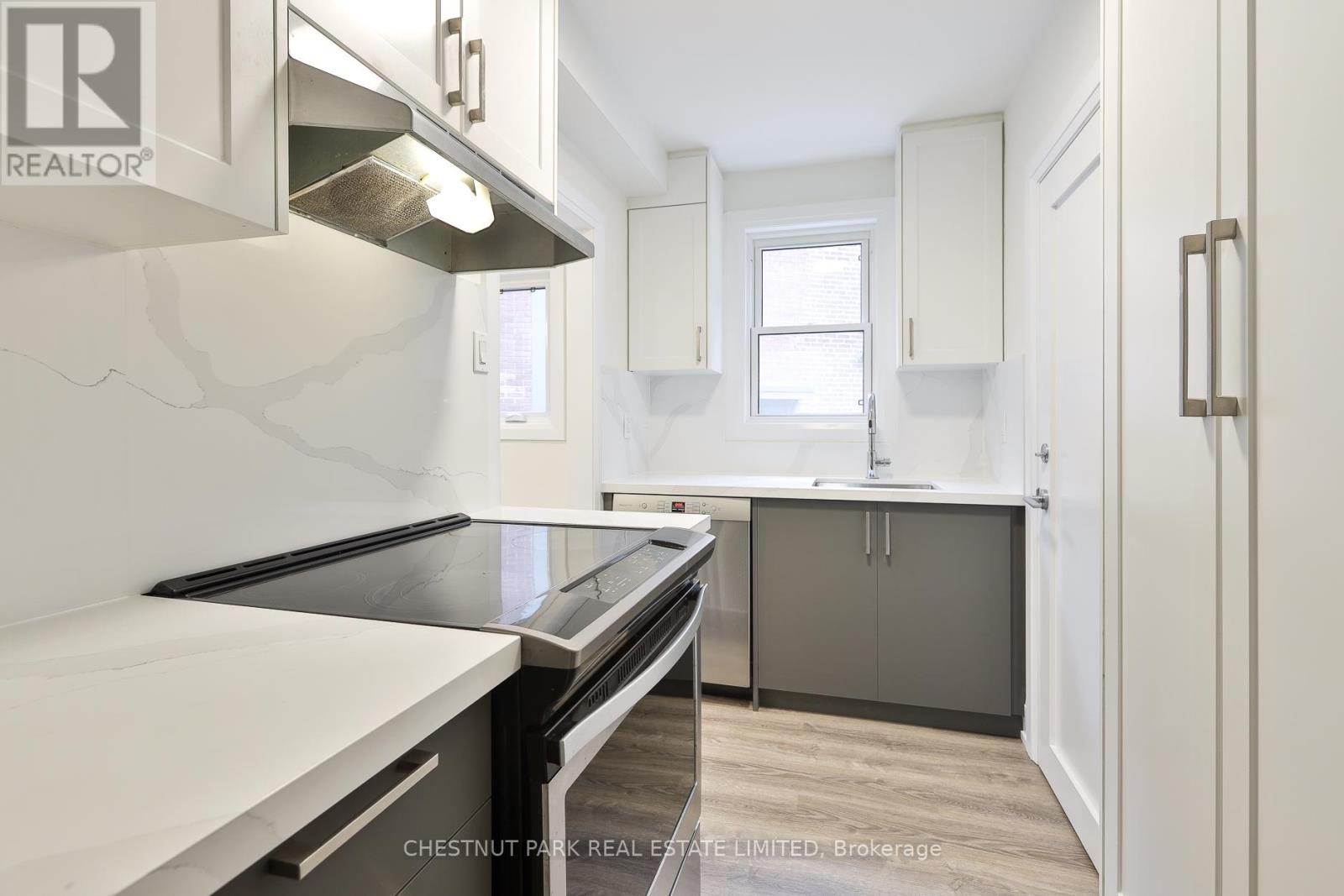 Main - 4 Oriole Crescent, Toronto, Ontario  M5P 1L5 - Photo 12 - C13506146