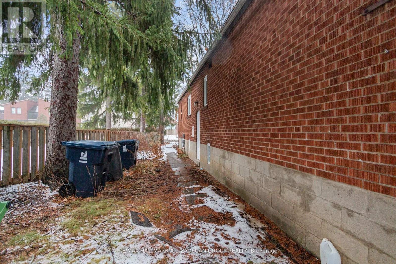 Main - 39 Laurelcrest Avenue, Toronto (Clanton Park), Ontario  M3H 2A7 - Photo 19 - C13506232