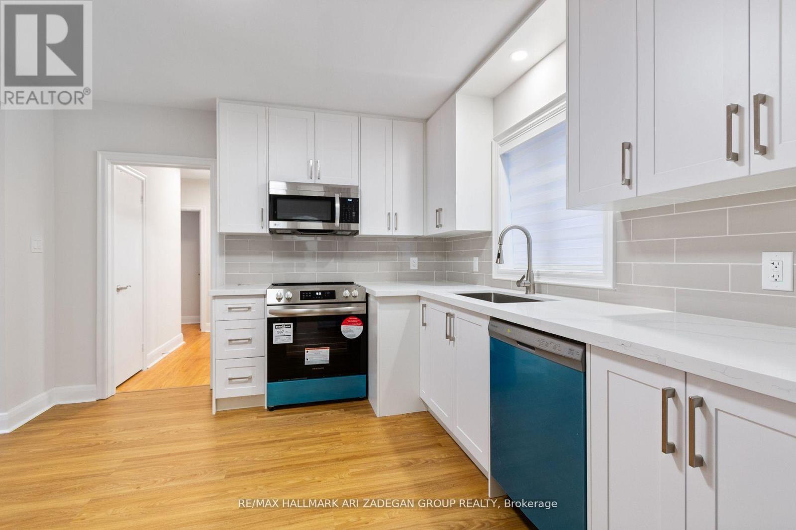 Main - 39 Laurelcrest Avenue, Toronto (Clanton Park), Ontario  M3H 2A7 - Photo 4 - C13506232