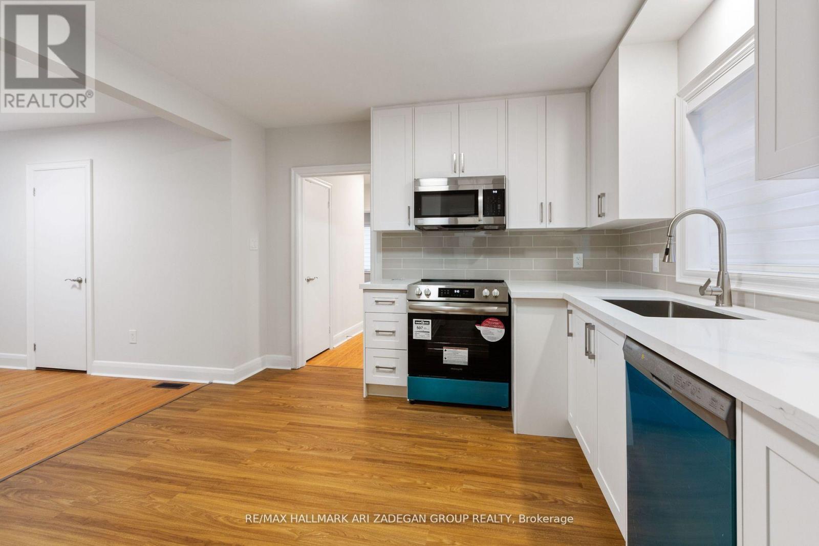 Main - 39 Laurelcrest Avenue, Toronto (Clanton Park), Ontario  M3H 2A7 - Photo 5 - C13506232