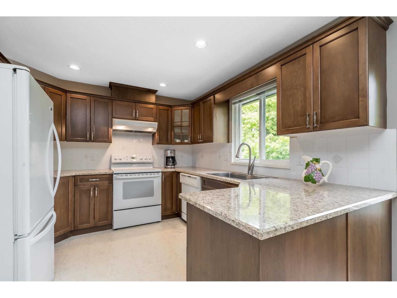 107 13888 70 Avenue, Surrey, British Columbia  V3W 0R8 - Photo 2 - R3140529