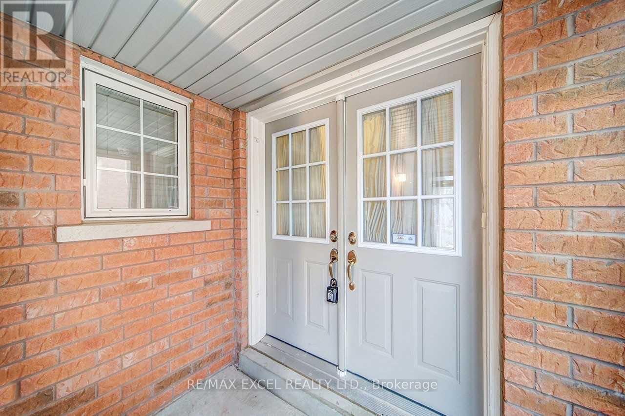 Upper - 175 Shepton Way, Toronto, Ontario  M1V 5N4 - Photo 2 - E13506374