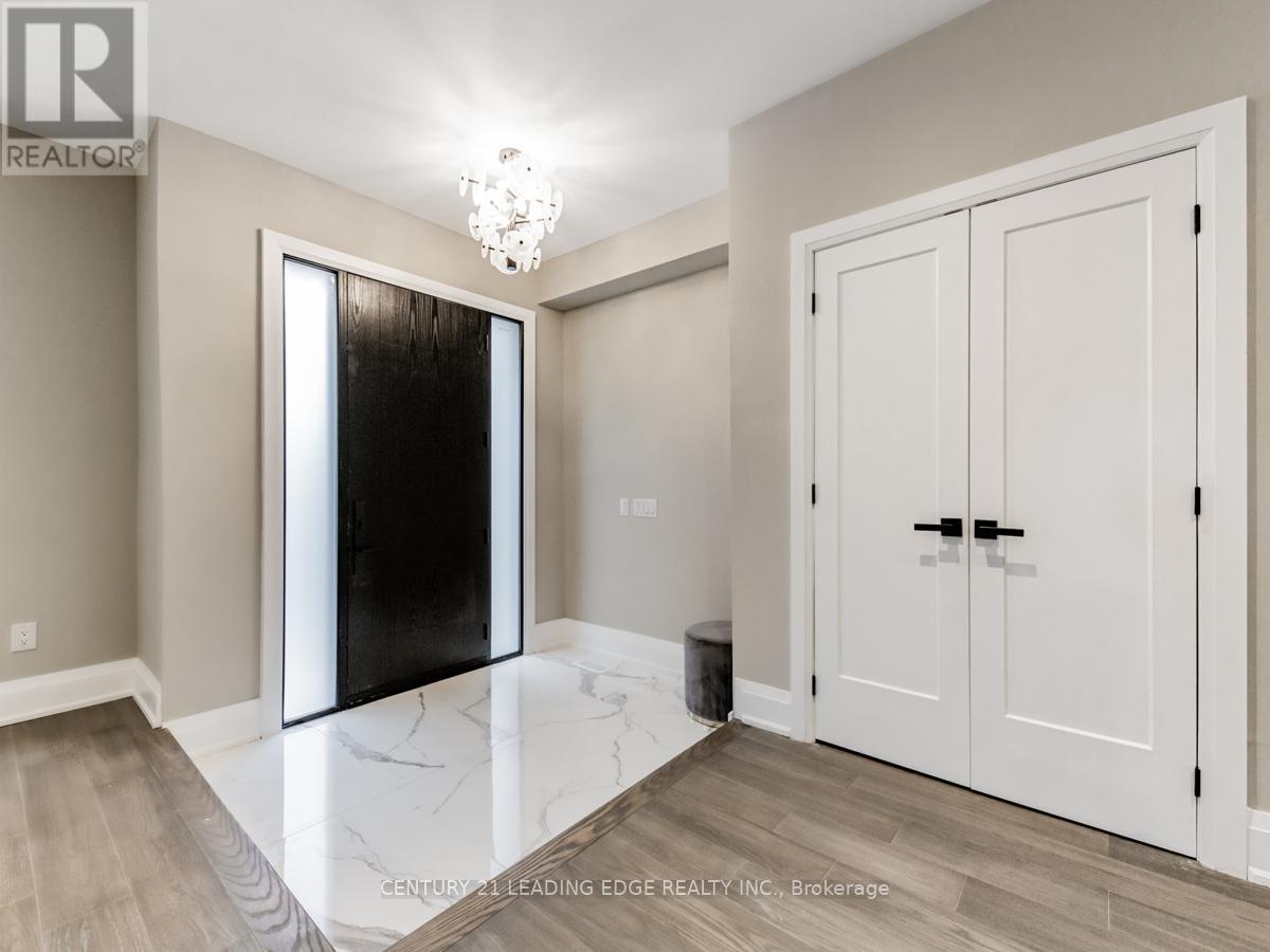 Upper - 19 Donalda Crescent, Toronto, Ontario  M1S 1N5 - Photo 4 - E13506398
