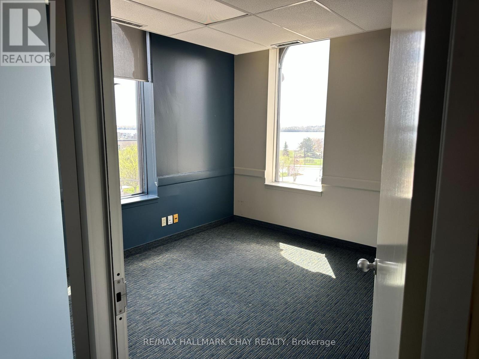64 Dunlop Street E, Barrie (City Centre), Ontario  L4M 1A3 - Photo 18 - S13506246