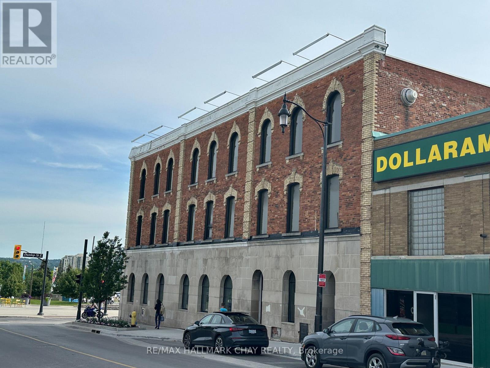 64 Dunlop Street E, Barrie (City Centre), Ontario  L4M 1A3 - Photo 4 - S13506246