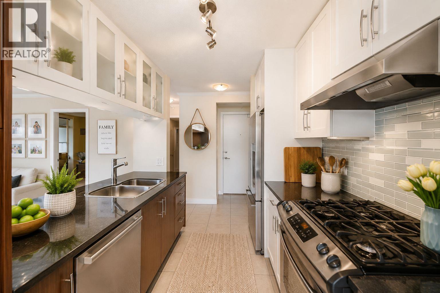 1703 6351 Buswell Street, Richmond, British Columbia  V6Y 0A4 - Photo 2 - R3141138