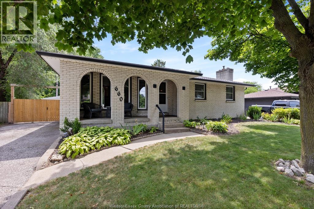 660 Victory, Lasalle, Ontario  N9J 1V7 - Photo 2 - 26015679