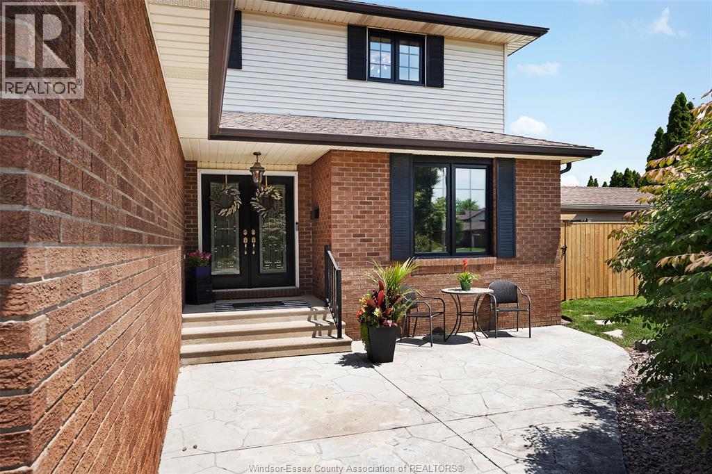 657 Dresden Place, Tecumseh, Ontario  N8N 4B7 - Photo 3 - 26015600
