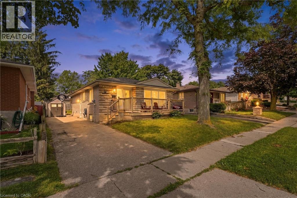 22 MARK Crescent, Cambridge, Ontario