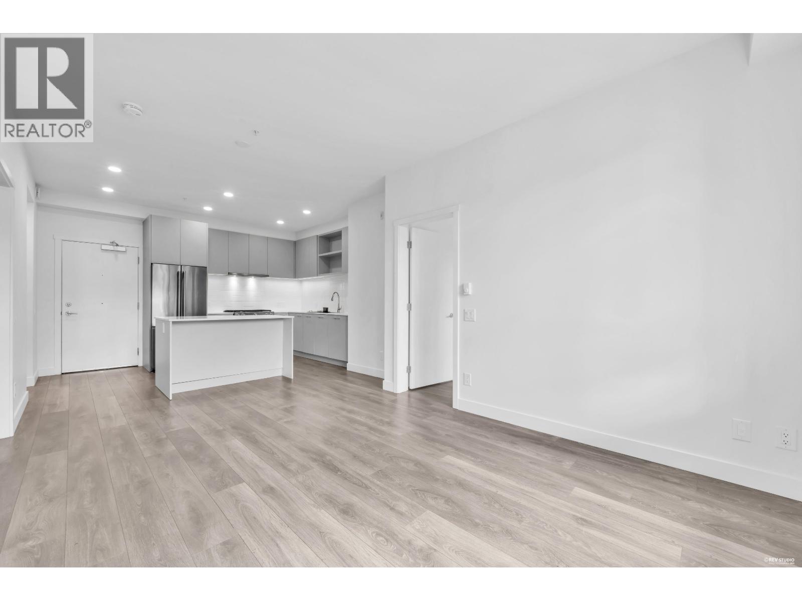 213 735 Anskar Court, Coquitlam, British Columbia  V3J 0L7 - Photo 2 - R3141358