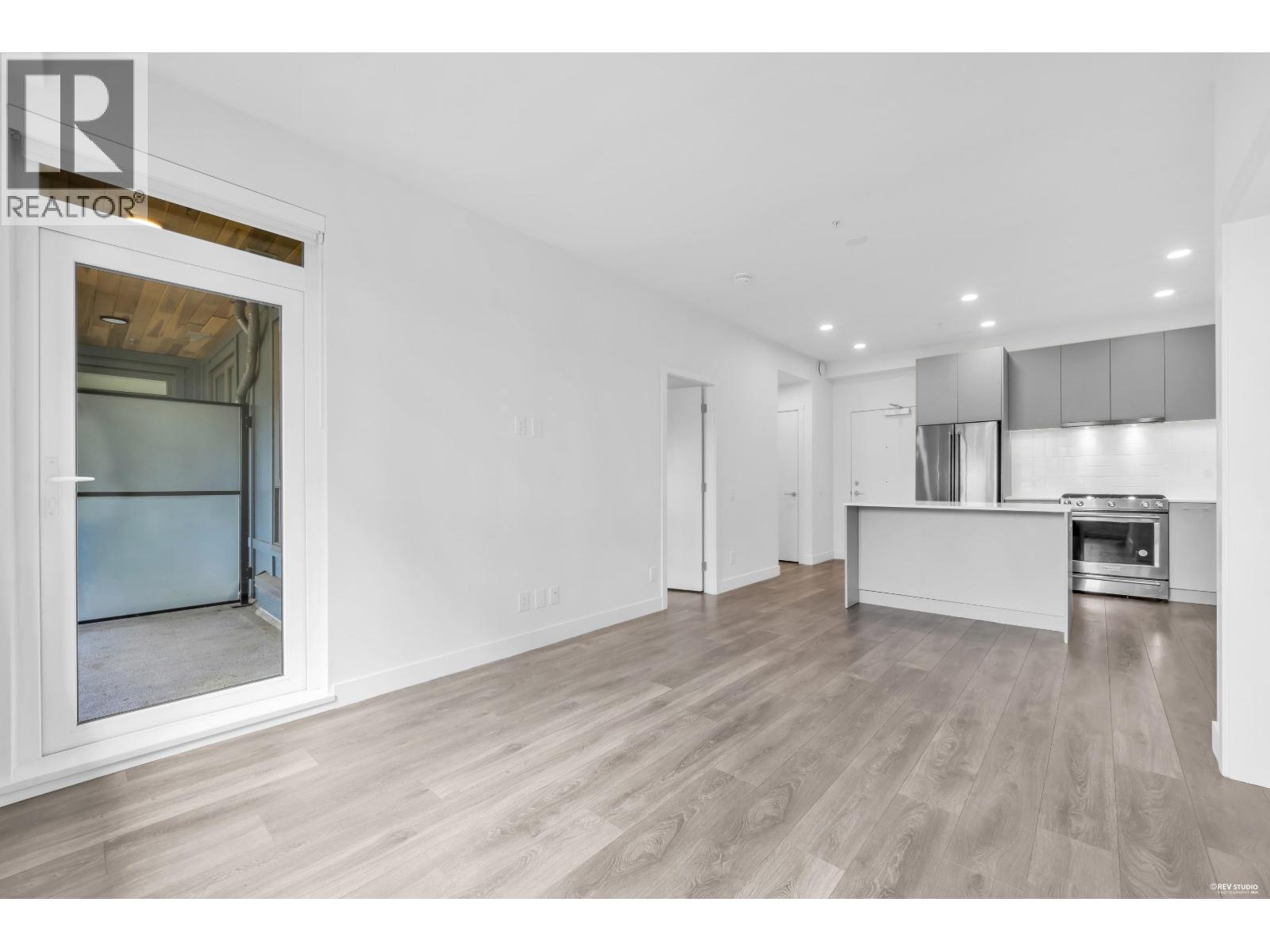 213 735 Anskar Court, Coquitlam, British Columbia  V3J 0L7 - Photo 4 - R3141358