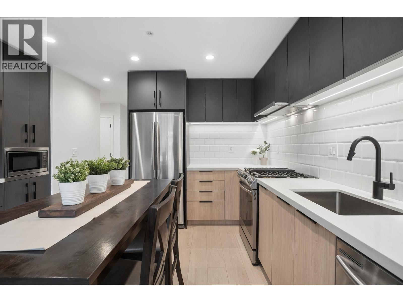 413 3038 ST GEORGE STREET, Port Moody