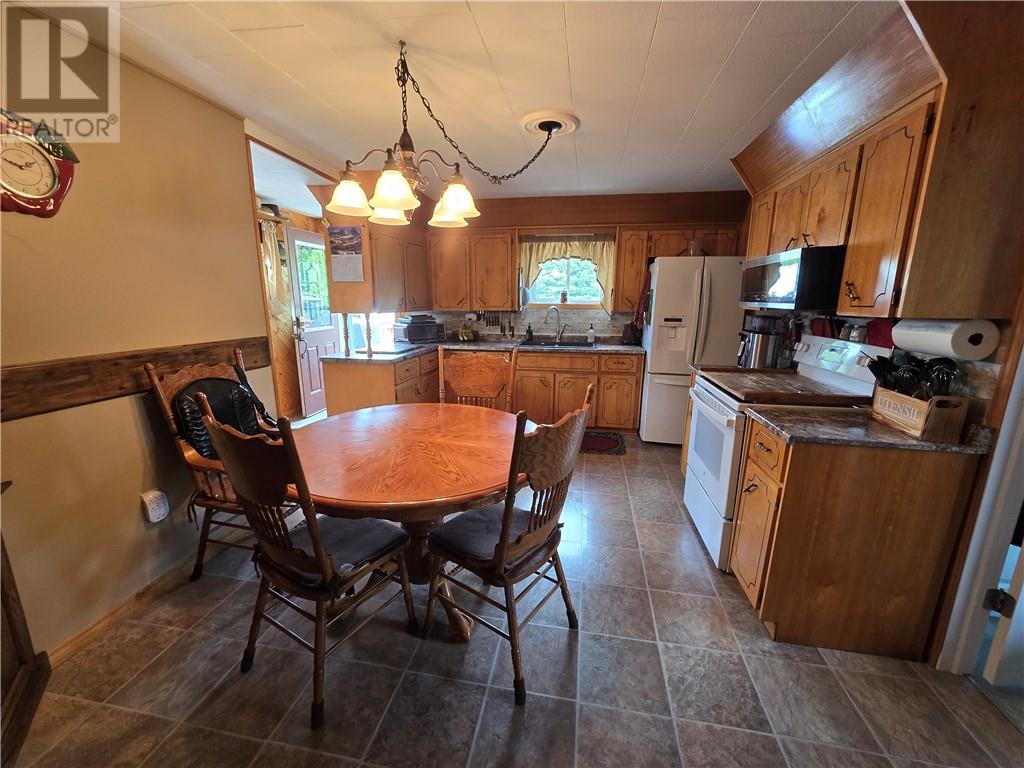 102 Laren Street, Wahnapitae, Ontario  P0M 3C0 - Photo 8 - 2128899