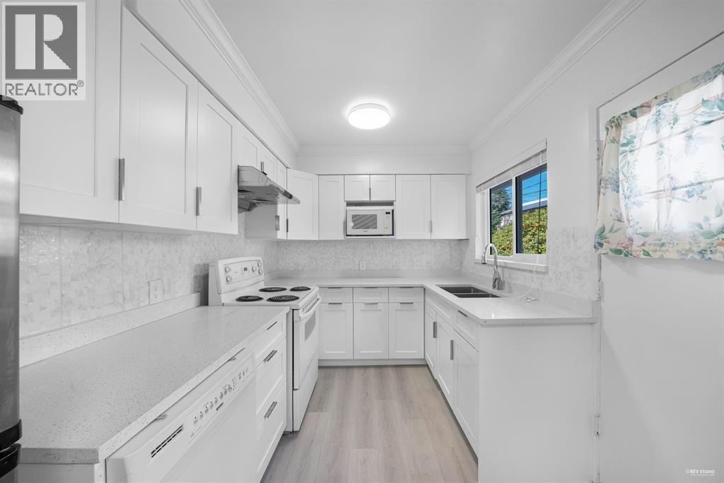 6407 Clinton Street, Burnaby, British Columbia  V5E 1A3 - Photo 9 - R3141375