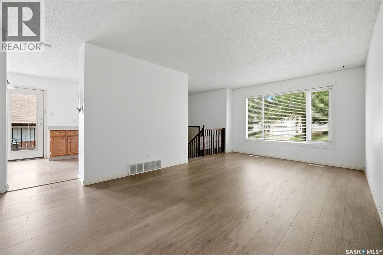 3151 Jenkins Drive E, Regina, Saskatchewan  S4N 6X4 - Photo 1 - SK041137