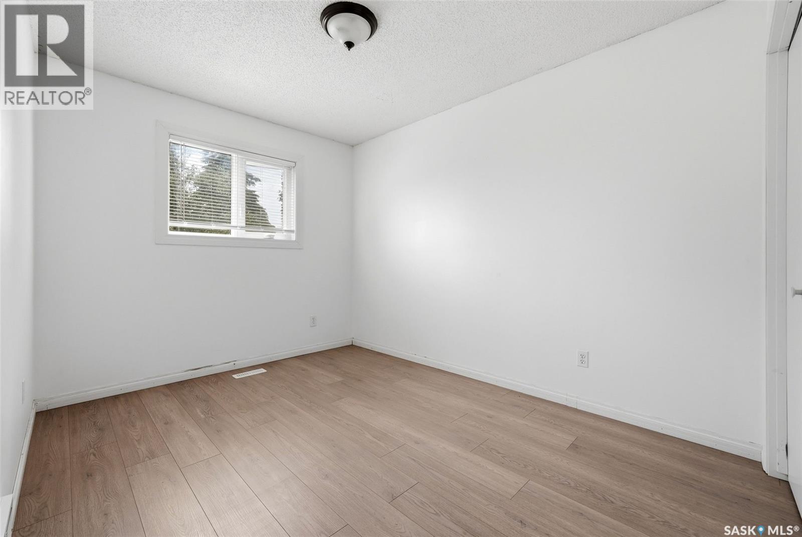 3151 Jenkins Drive E, Regina, Saskatchewan  S4N 6X4 - Photo 10 - SK041137