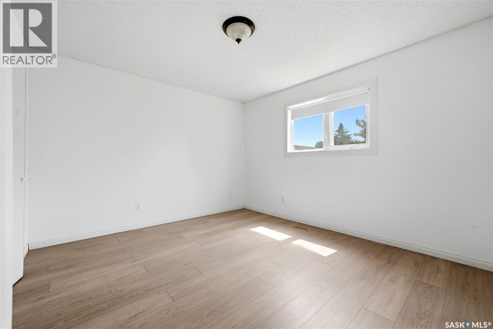 3151 Jenkins Drive E, Regina, Saskatchewan  S4N 6X4 - Photo 8 - SK041137