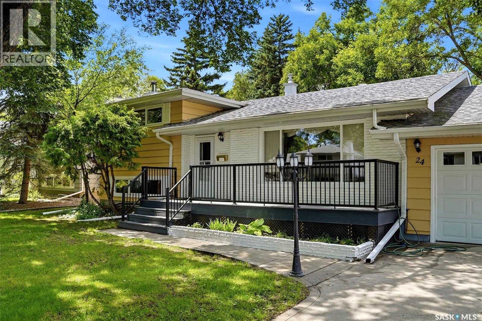 24 Davidson Crescent, Regina, Saskatchewan S4S 4S9 - Photo 2 - SK041136