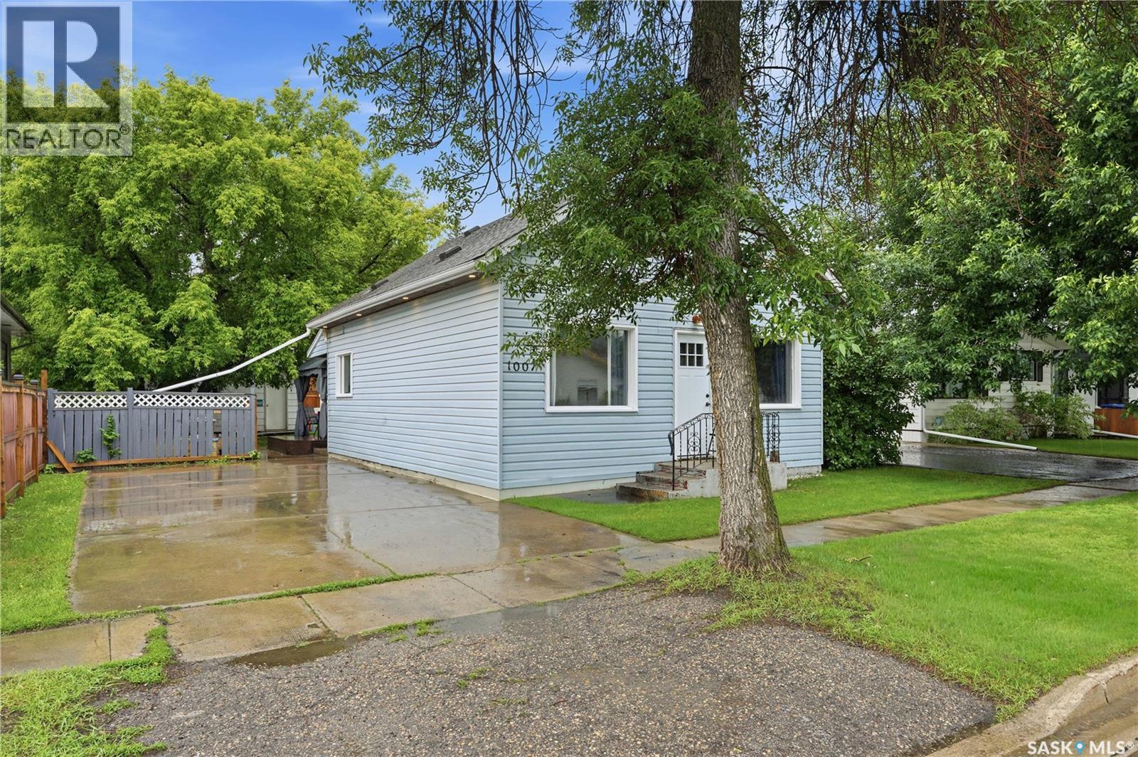 1007 4th Street, Rosthern, Saskatchewan  S0K 3R0 - Photo 2 - SK041080