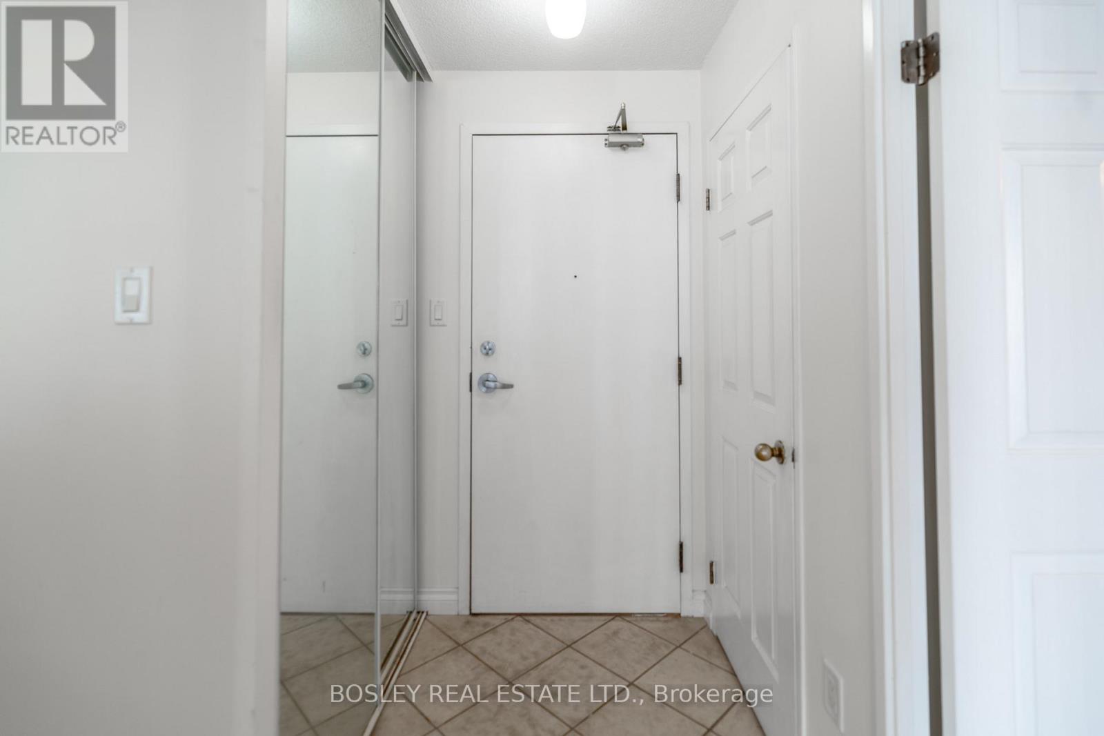2202 - 101 Subway Crescent, Toronto, Ontario  M9B 6K4 - Photo 3 - W13506478