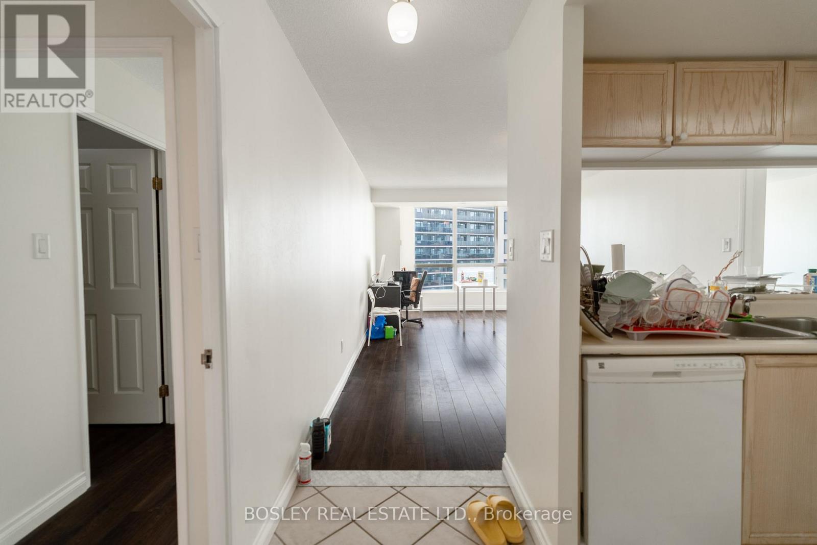 2202 - 101 Subway Crescent, Toronto, Ontario  M9B 6K4 - Photo 4 - W13506478