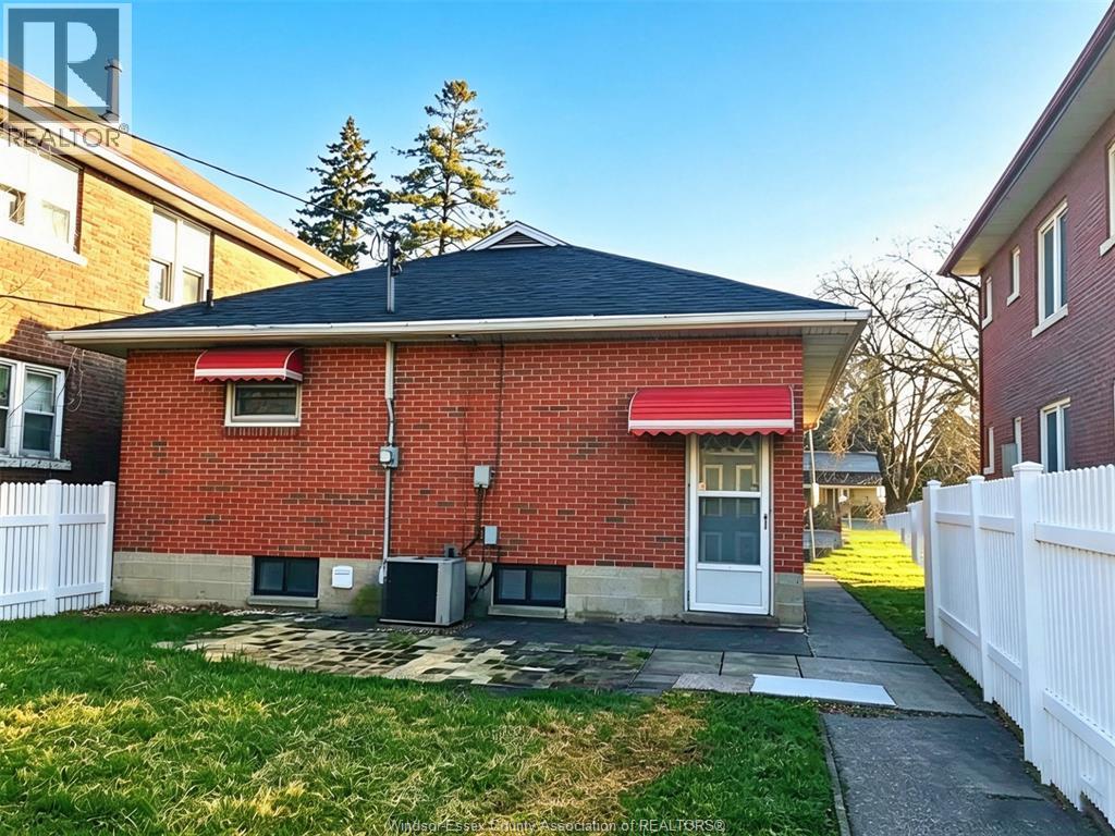 787 CAMPBELL                      BR 1 & 2 Unit# MAIN, Windsor, Ontario