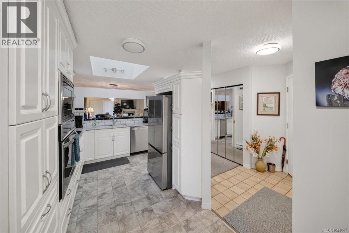 5 3049 Brittany Dr, Colwood, British Columbia  V9B 5P8 - Photo 5 - 1041958