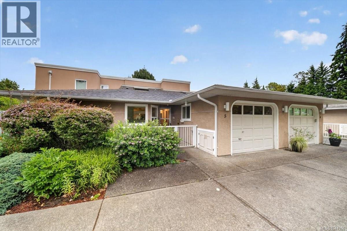 5 3049 Brittany Dr, Colwood, British Columbia  V9B 5P8 - Photo 2 - 1041958