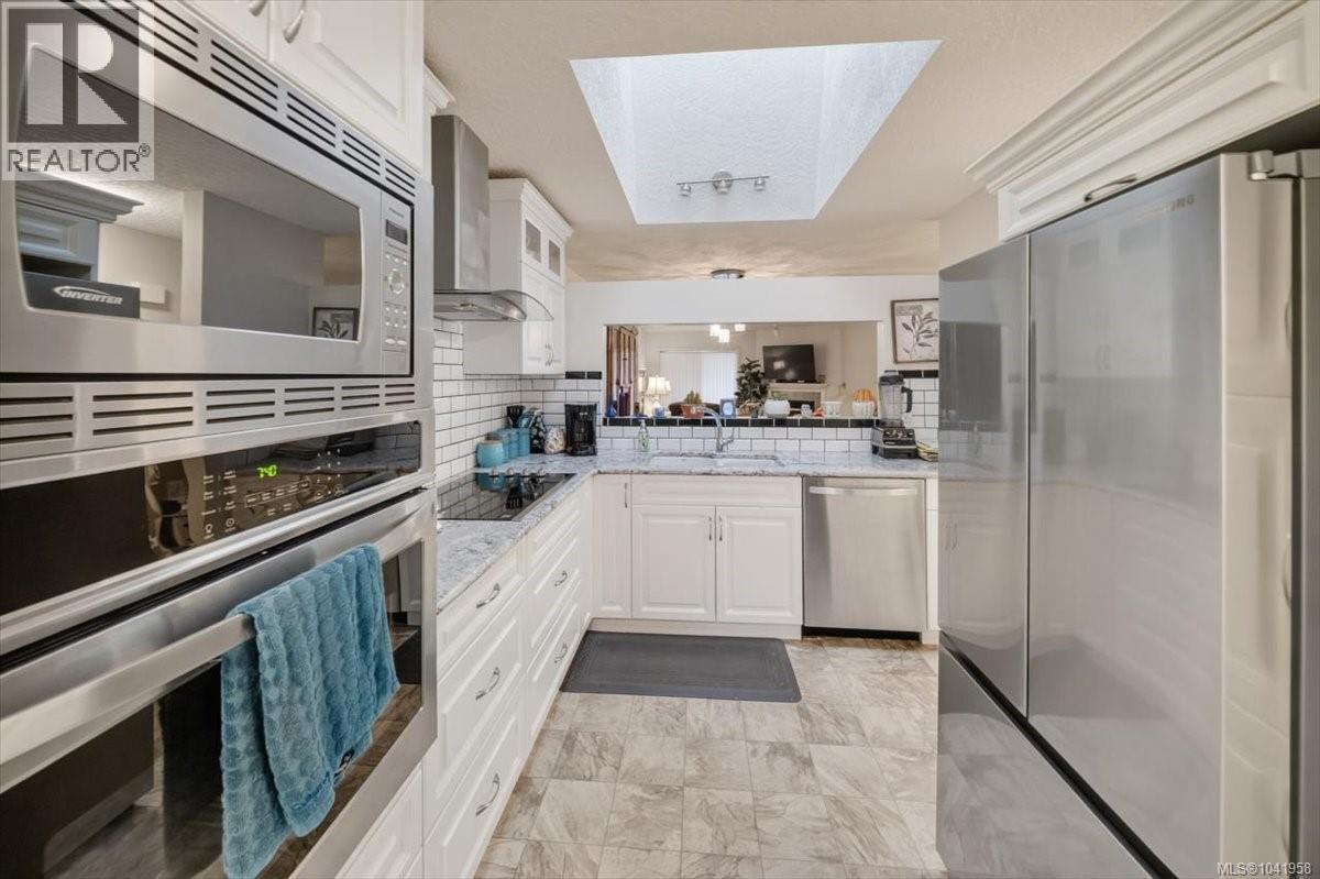 5 3049 Brittany Dr, Colwood, British Columbia  V9B 5P8 - Photo 8 - 1041958