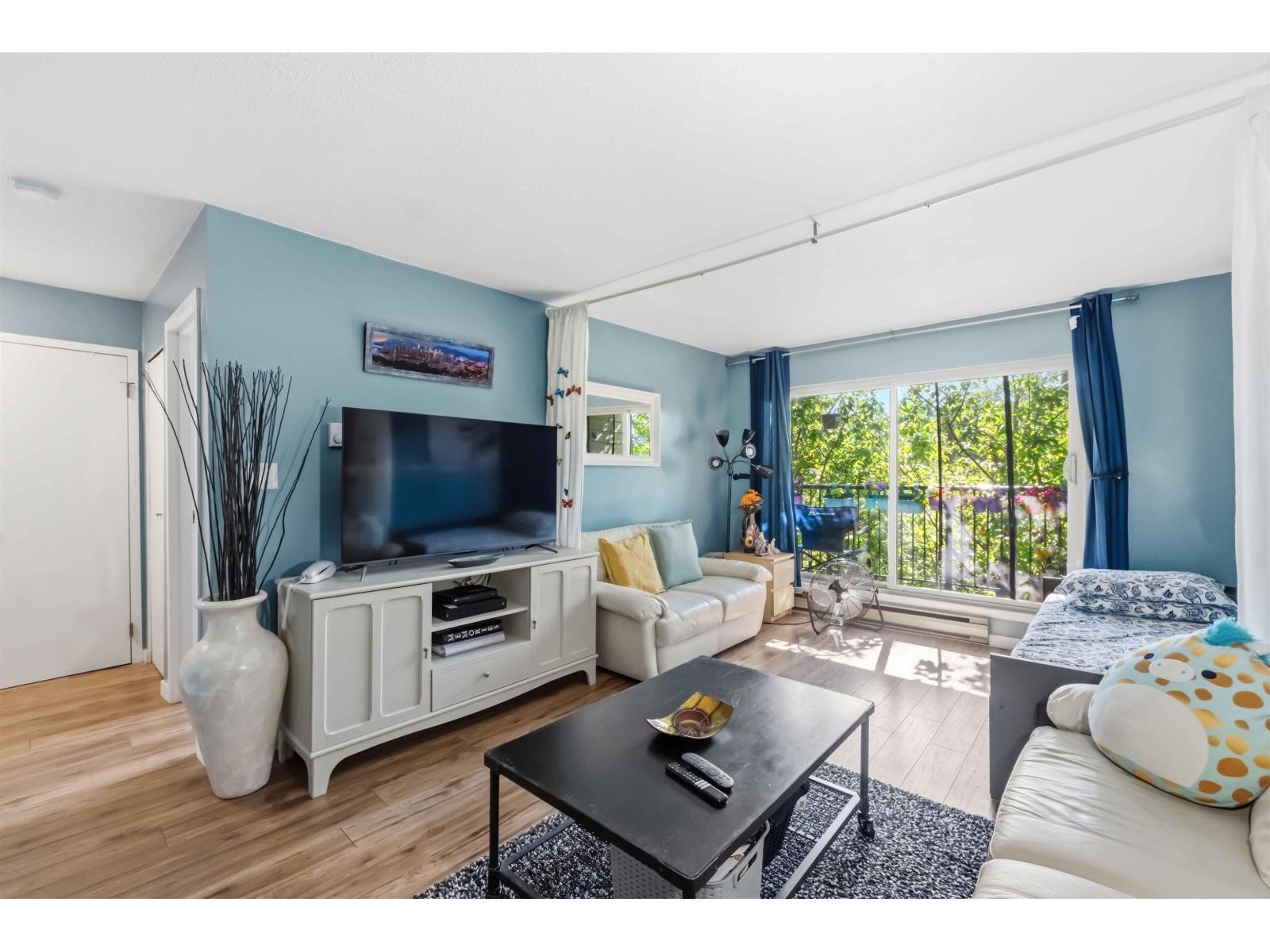 206 10468 148 STREET, surrey, British Columbia