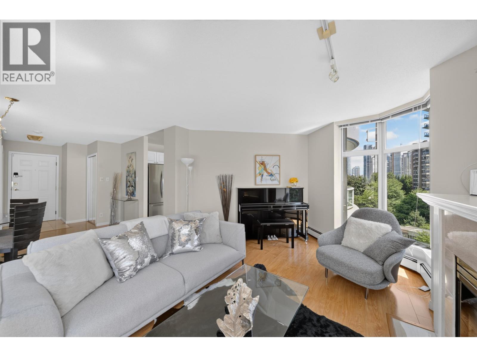 802 6188 PATTERSON AVENUE, Burnaby, British Columbia