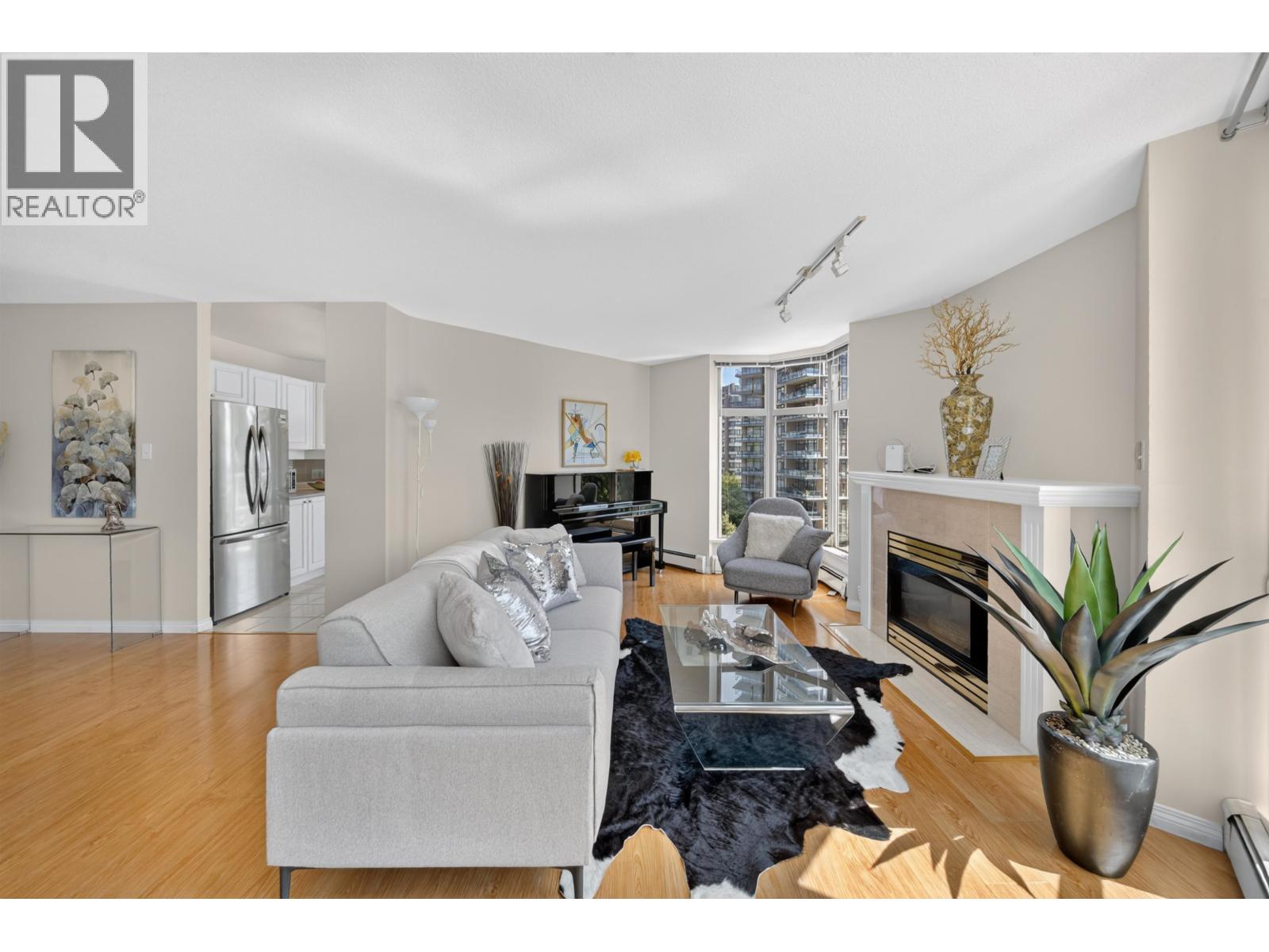 802 6188 Patterson Avenue, Burnaby, British Columbia  V5H 2N1 - Photo 3 - R3141240