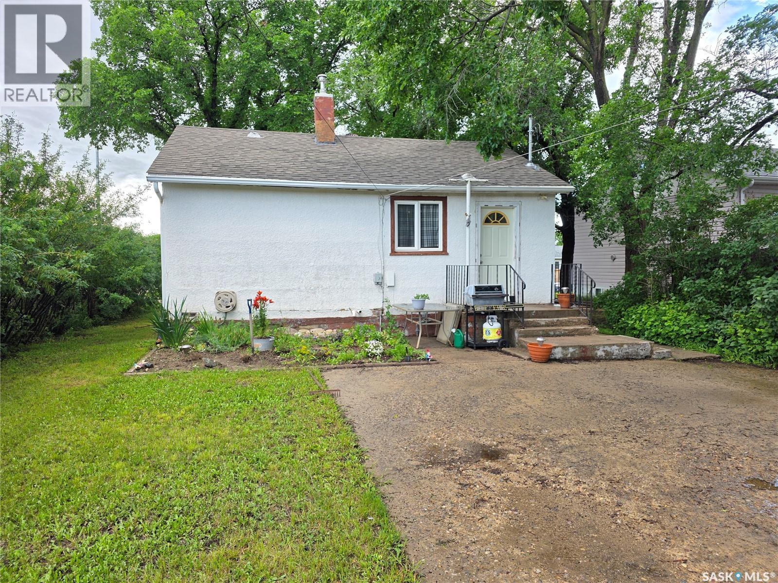 185 3rd Avenue Se, Swift Current, Saskatchewan S9H 3K3 - Photo 27 - SK041096