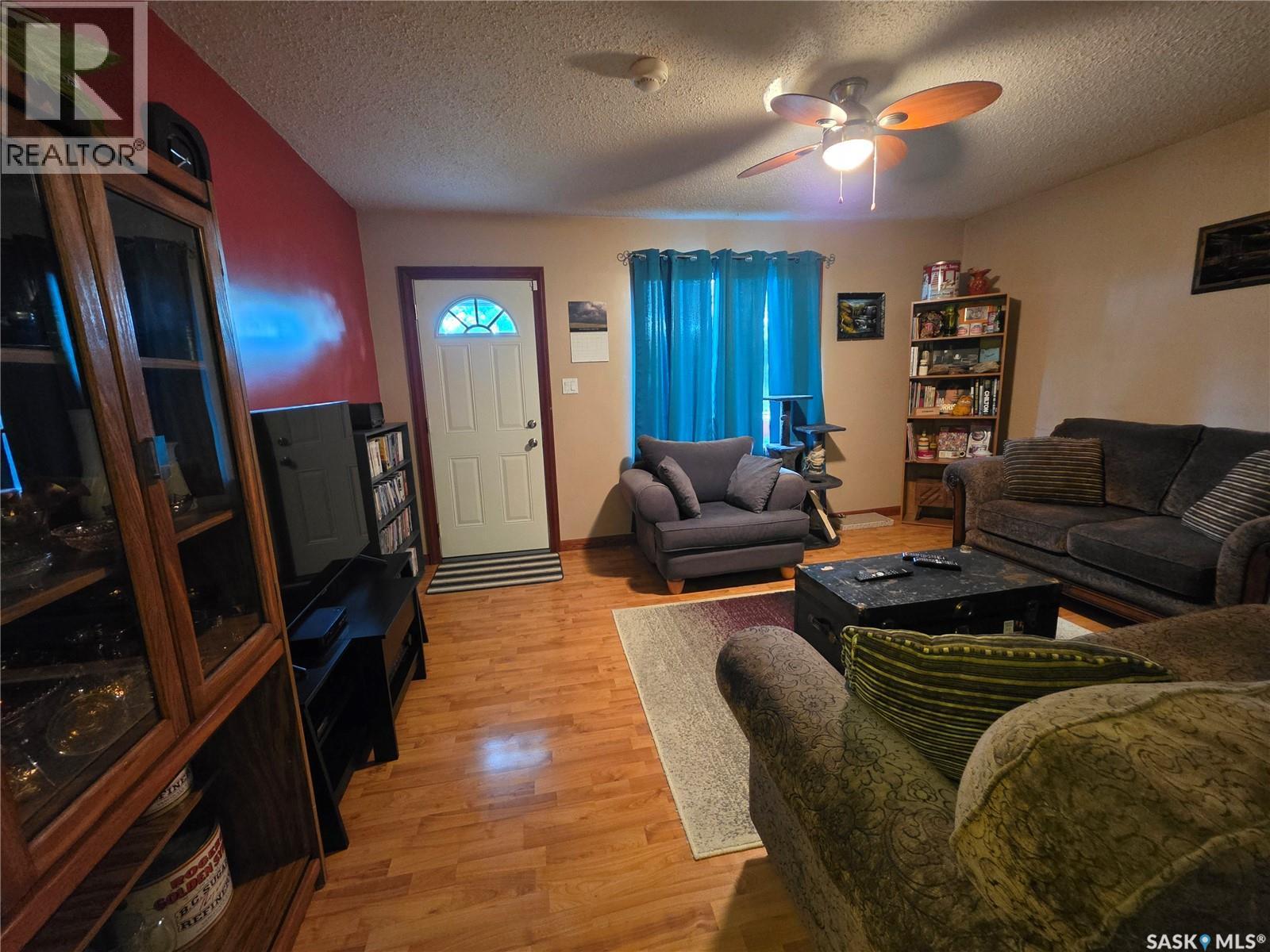 185 3rd Avenue Se, Swift Current, Saskatchewan S9H 3K3 - Photo 6 - SK041096