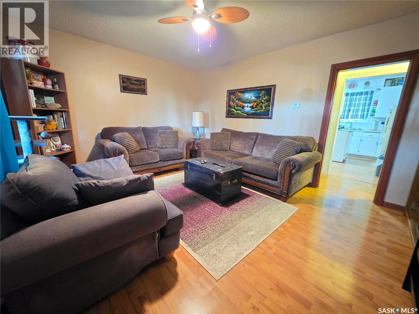 185 3rd Avenue Se, Swift Current, Saskatchewan S9H 3K3 - Photo 7 - SK041096