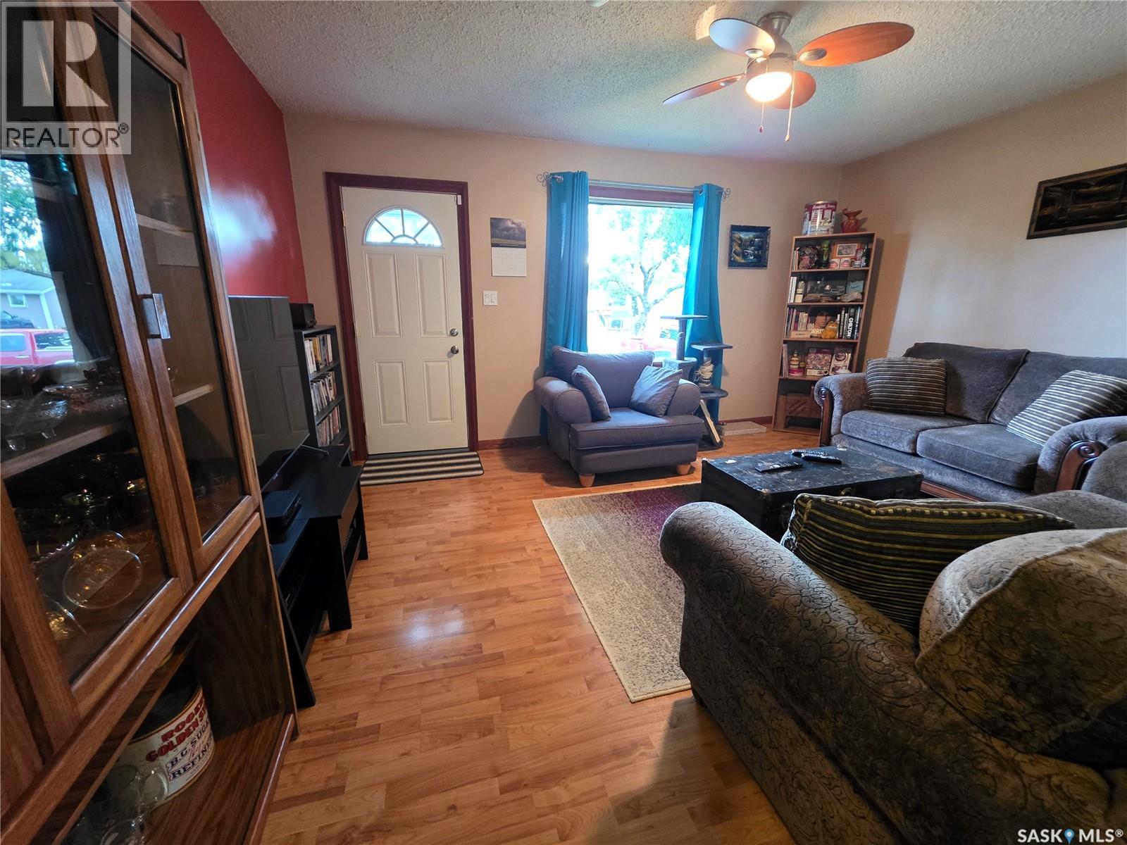 185 3rd Avenue Se, Swift Current, Saskatchewan S9H 3K3 - Photo 9 - SK041096