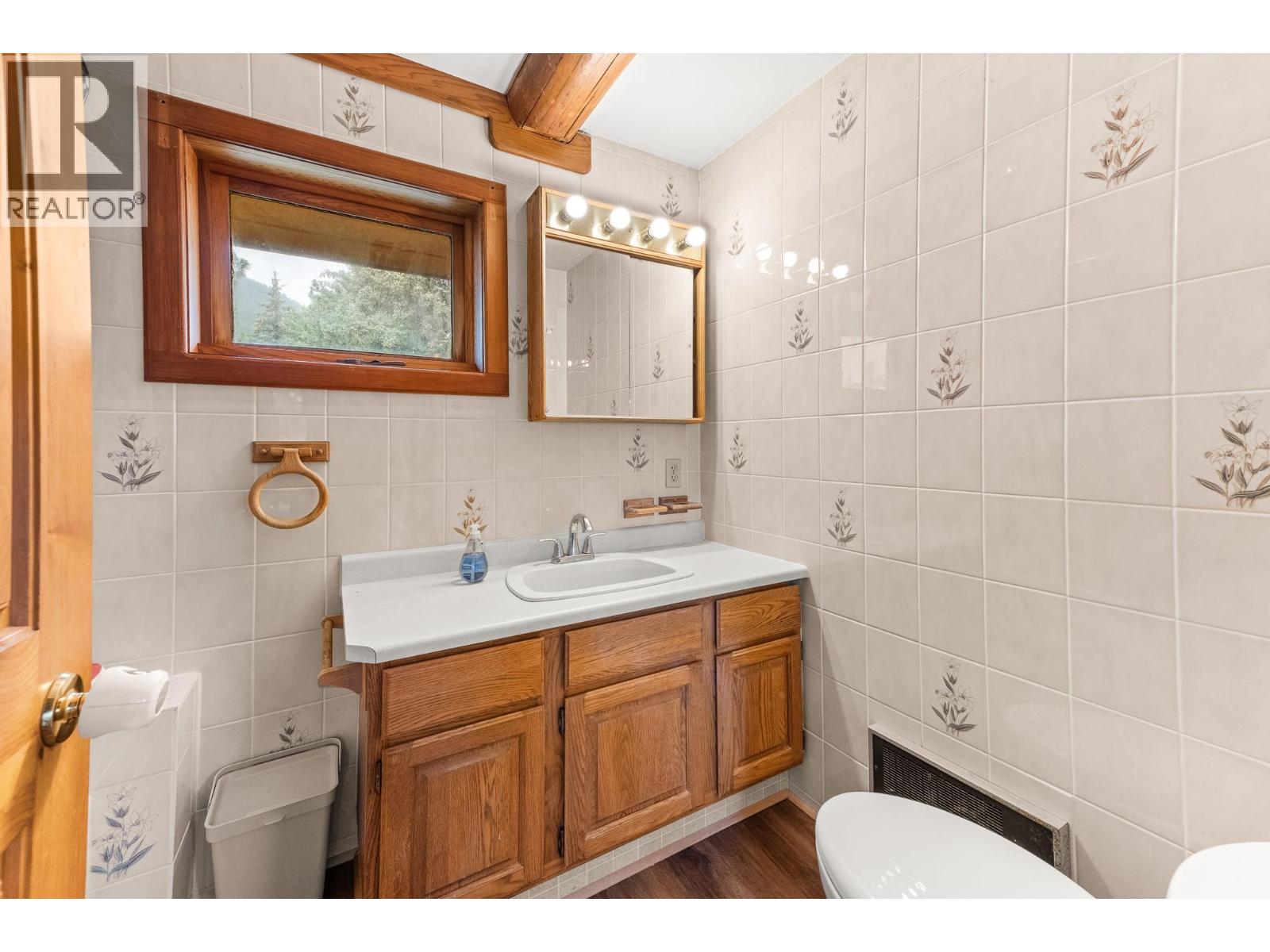 1084 Simmons Road, Creston, British Columbia  V0B 1G7 - Photo 14 - 10393070