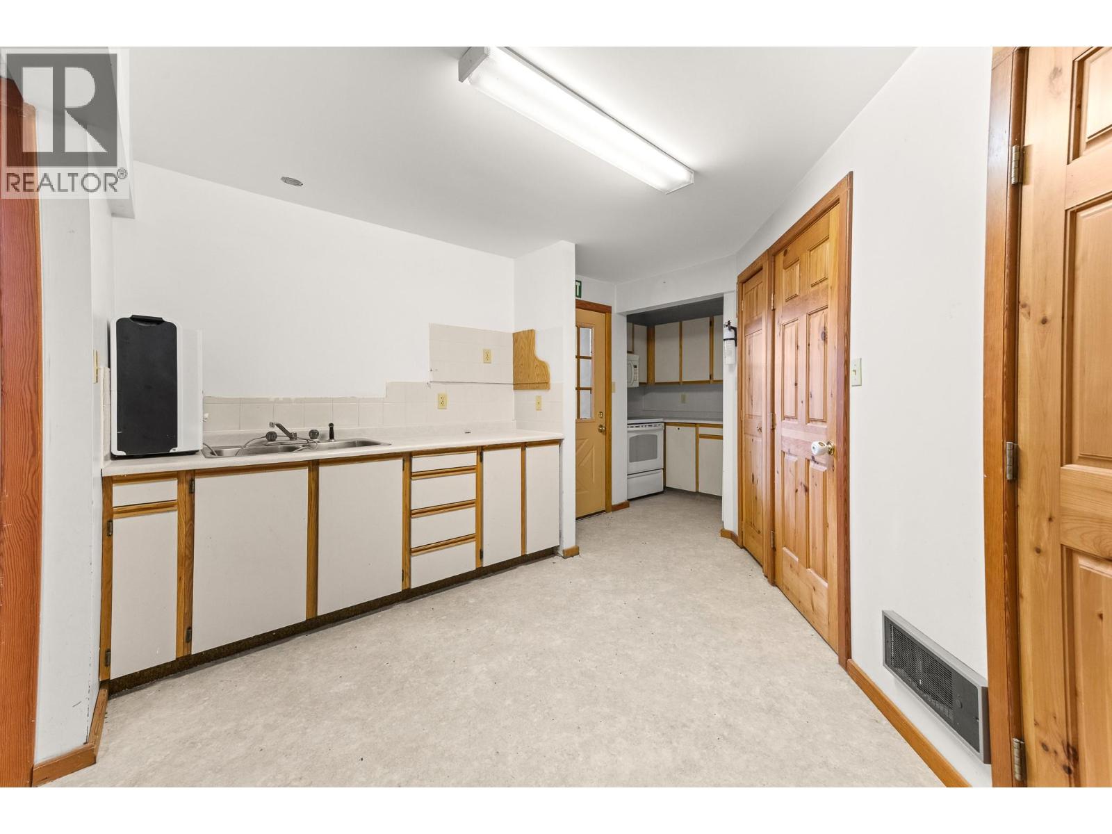 1084 Simmons Road, Creston, British Columbia  V0B 1G7 - Photo 37 - 10393070