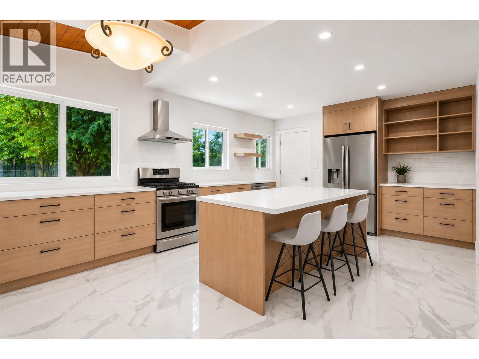 1707 Dempsey Road, North Vancouver, British Columbia  V7K 1T2 - Photo 2 - R3141424