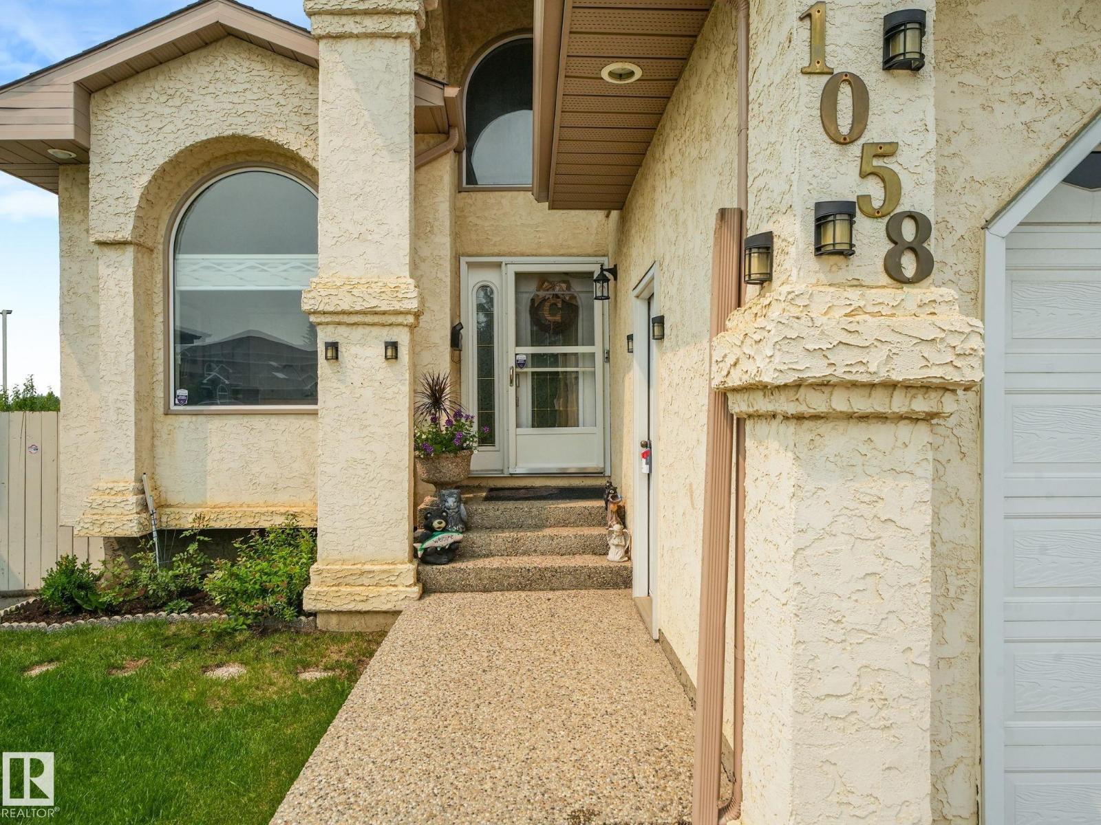 1058 James Cr NW, Edmonton, Alberta  T6L 6P6 - Photo 3 - E4496439