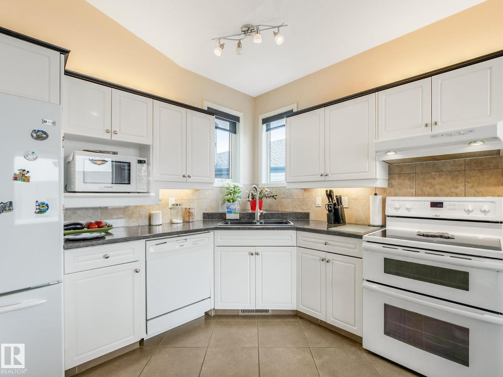 1058 James Cr NW, Edmonton, Alberta  T6L 6P6 - Photo 8 - E4496439