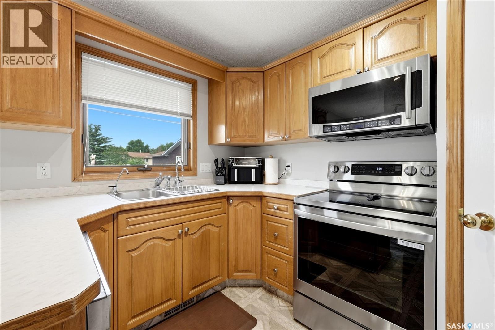 105 Courtside Crescent, Pilot Butte, Saskatchewan S0G 3Z0 - Photo 9 - SK041083