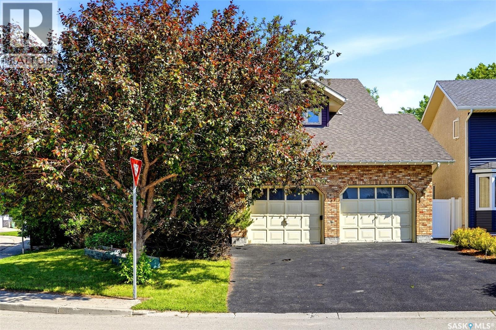 6703 Maplecrest Place, Regina, Saskatchewan  S4X 3Z1 - Photo 2 - SK041013