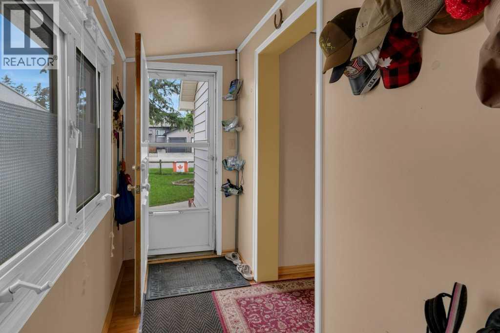 309 4 Avenue, Strathmore, Alberta  T1P 1B4 - Photo 2 - A2323951