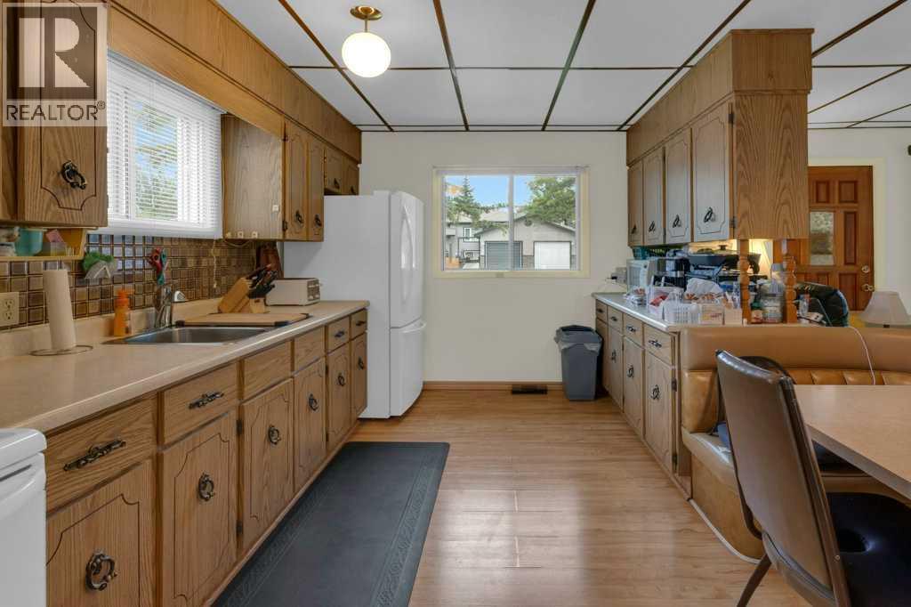 309 4 Avenue, Strathmore, Alberta  T1P 1B4 - Photo 4 - A2323951