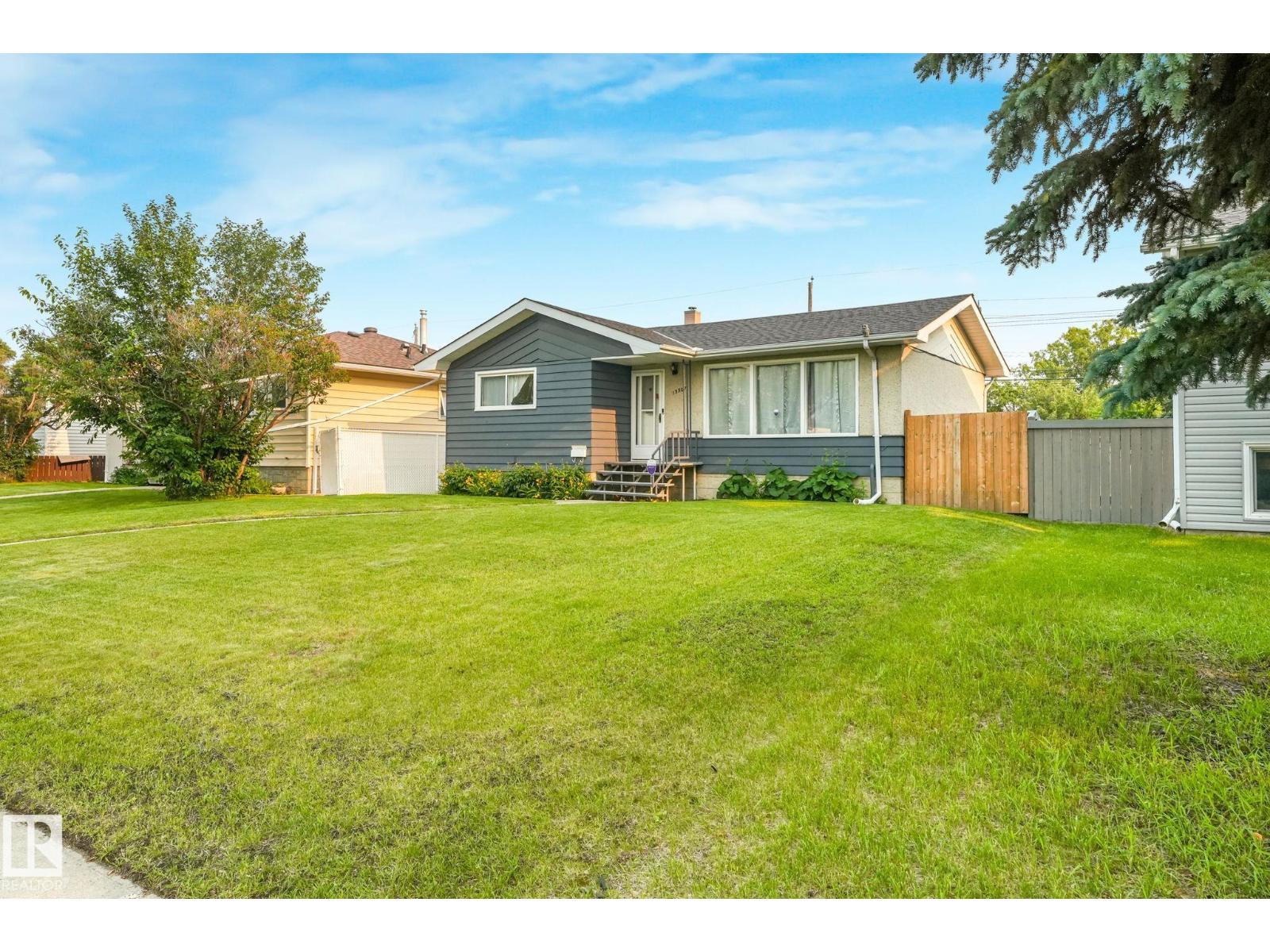 13307 133 Av NW, Edmonton, Alberta  T5L 3S8 - Photo 2 - E4496402