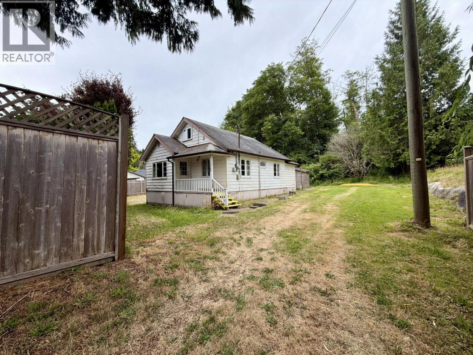 667 Dougall Road, Gibsons, British Columbia V0N 1V8 - Photo 2 - R3141531