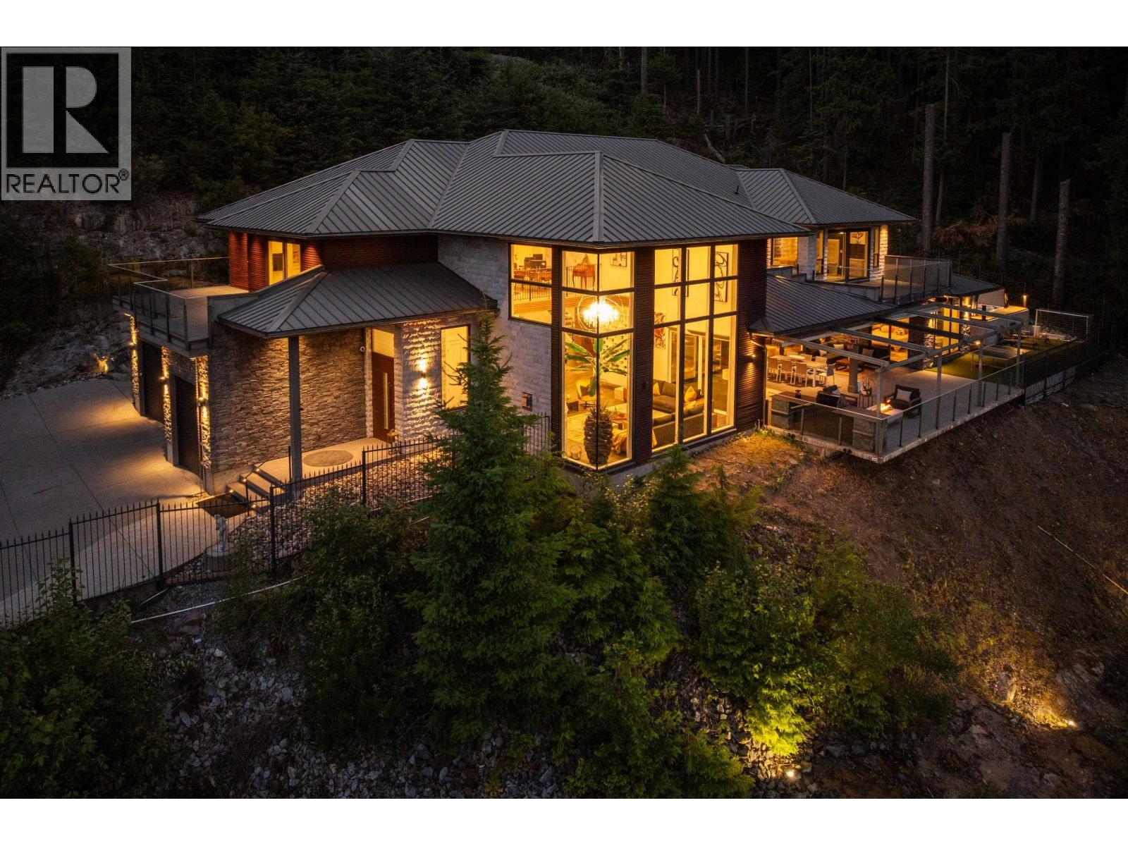 1083 UPLANDS DRIVE, Anmore, British Columbia
