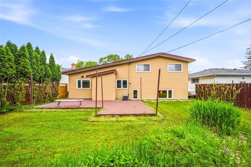 951 Airlies Street, Winnipeg, Manitoba  R2V 3A1 - Photo 2 - 202614736